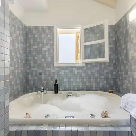 Anna Maria - 3 Bedroom, Private Pool - Sleeps 8 וילה *