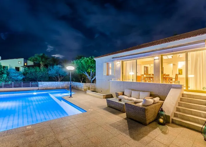 Anna Maria - 3 Bedroom, Private Pool - Sleeps 8 فيلة *