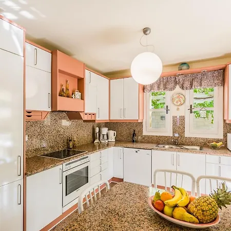 Anna Maria - 3 Bedroom, Private Pool Villa